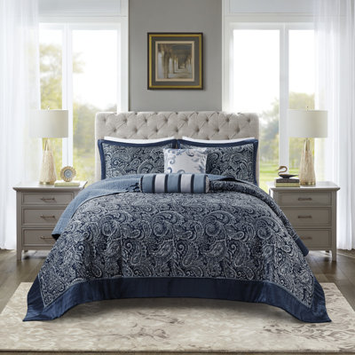 Aubrey 5 Piece Jacquard Bedspread Set with Throw Pillows