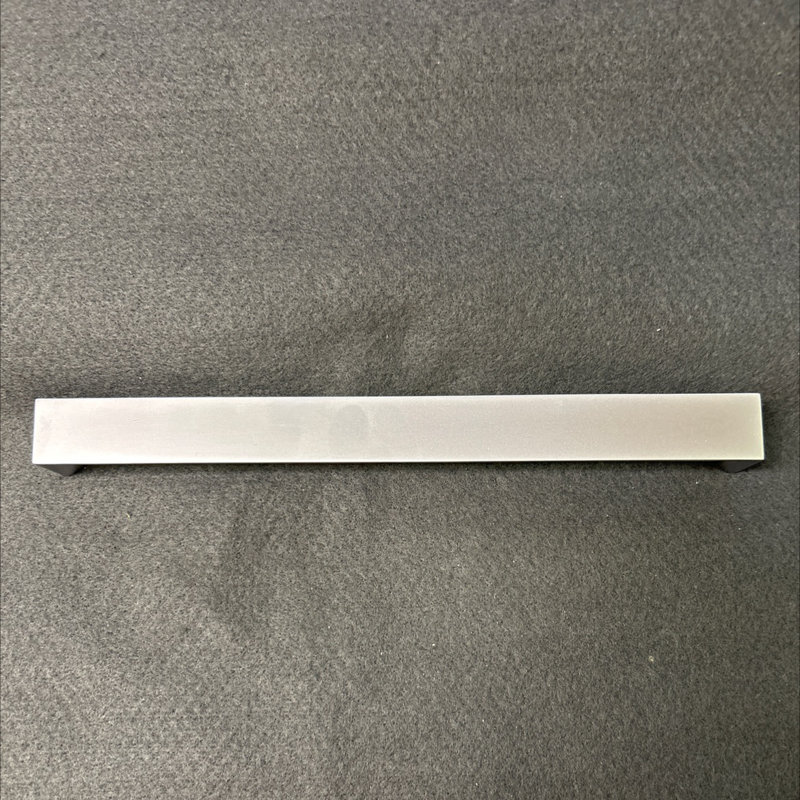 Poignée 8 à 13/16 po Avante chrome mat