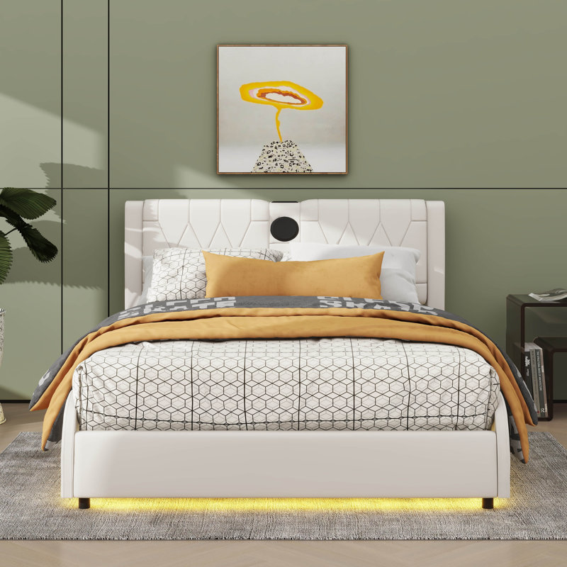 Lit plateforme opulent en similicuir avec tête de lit robuste, système de son Bluetooth et éclairage décoratif à DEL RVB