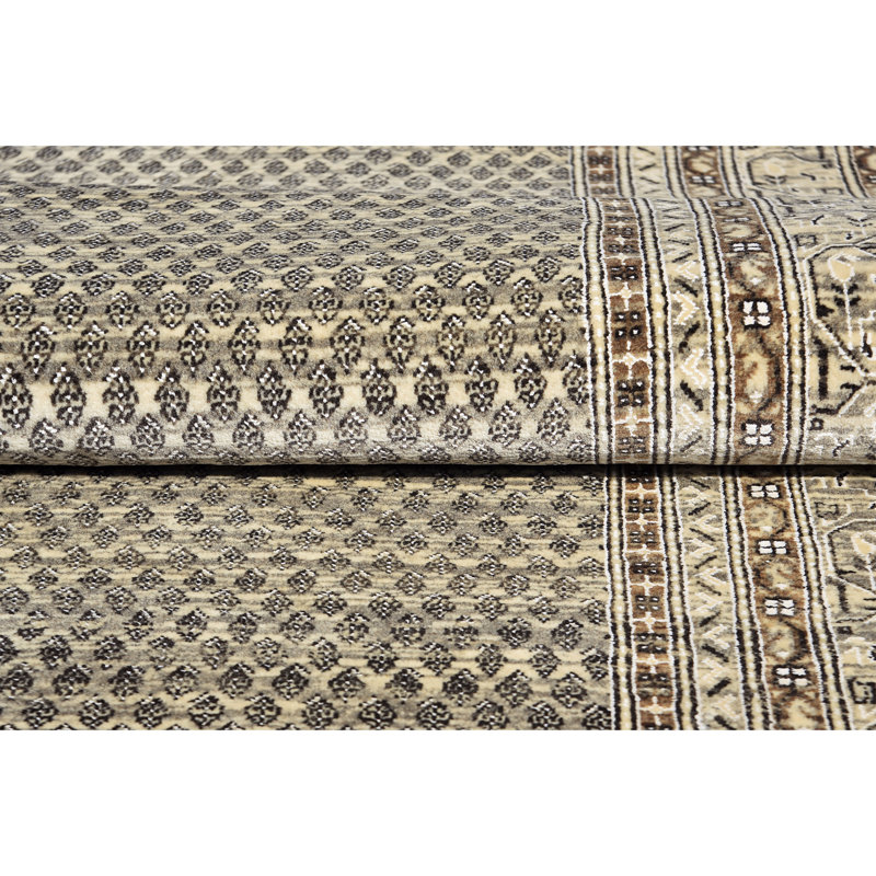 Hand Knotted Area Rug in Beige/Gray