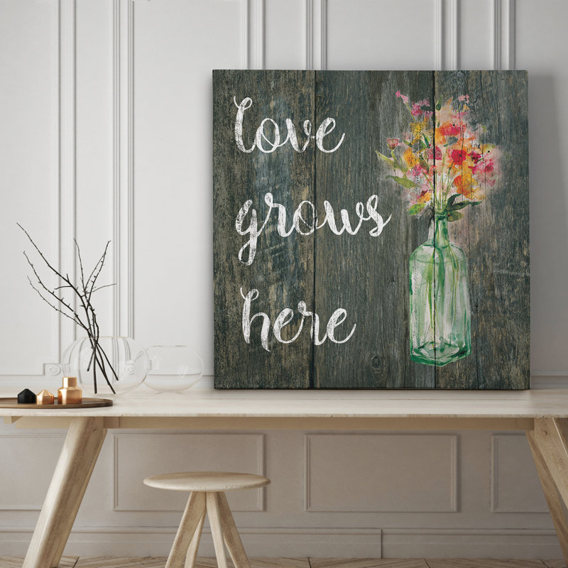« love grossit here », art textuel sur toile, H 24 po x l 24 po x P 1,5 po, Toile tendue