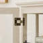 Grande armoire vitrée avec portes en treillis et bande lumineuse RVB