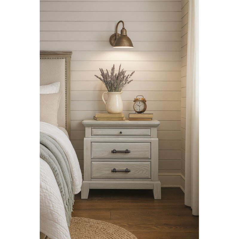 Ensemble de chambre à coucher Courtlan 3 pièces pour lit queen avec lit banc et 2 tables de chevet - Blanc délavé, Blanc