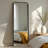 Miroir incliné en métal-935841548-935841549