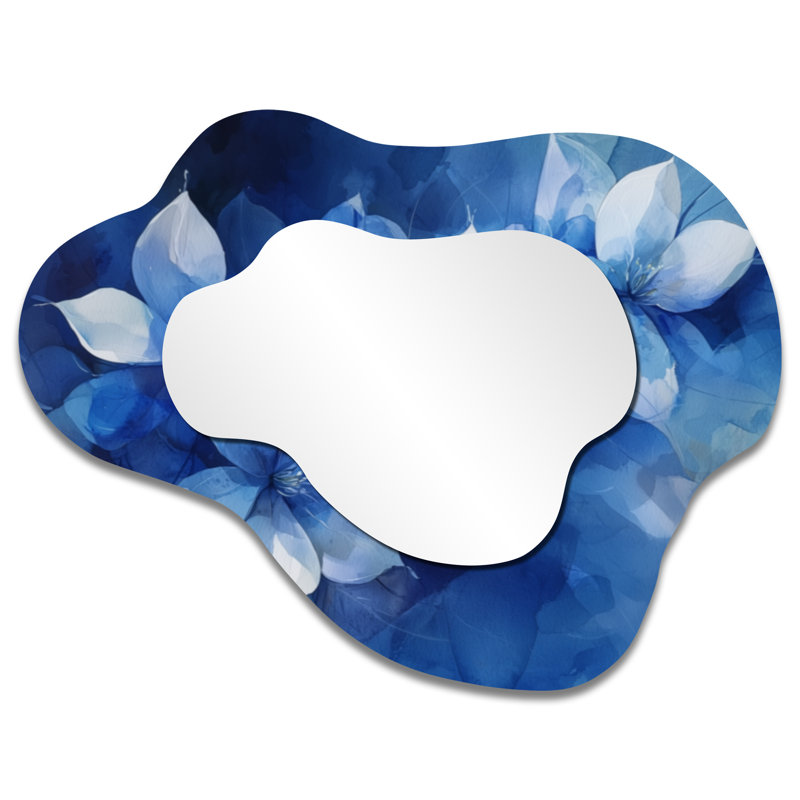 Miroir décoratif asymétrique bleu et blanc, cornouiller délicat et pétales de fleurs I - cornouiller, 27 po x 35 po