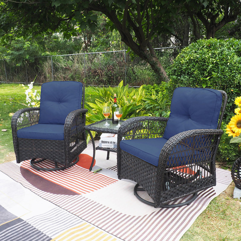Chaise pivotante d'extérieur en rotin trois pièces avec coussin, Bleu marine
