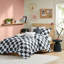 Édredon simple / simple TG en microfibre à carreaux avec rembourrage, - étiqueté, lavable à la machine, 1 édredon, taie décorative, 2 coussins décoratifs, style moderne avec imprimé noir et blanc, coussins décoratifs