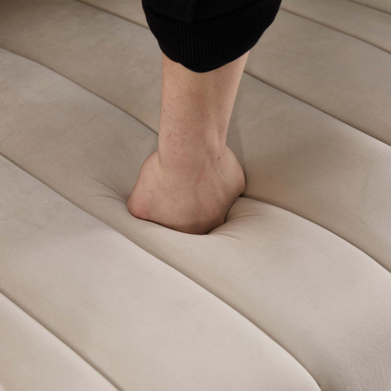 Fauteuil demi-tonneau surdimensionné pivotant à 360 ° avec capitonnage et oreillers