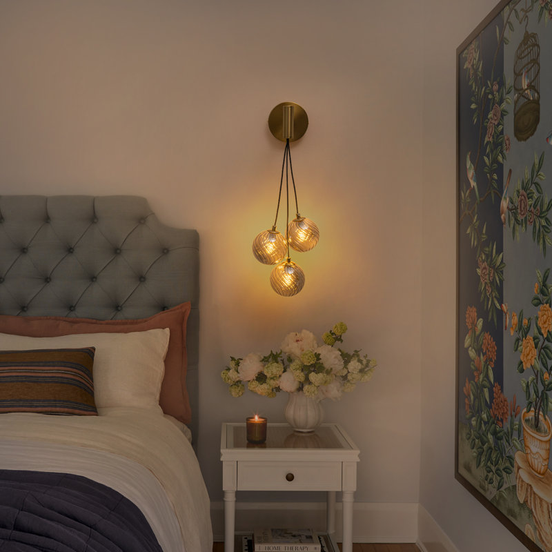 Applique murale en laiton 3 lumières avec globes en verre gris Modern Light, Trois lumières, Gris