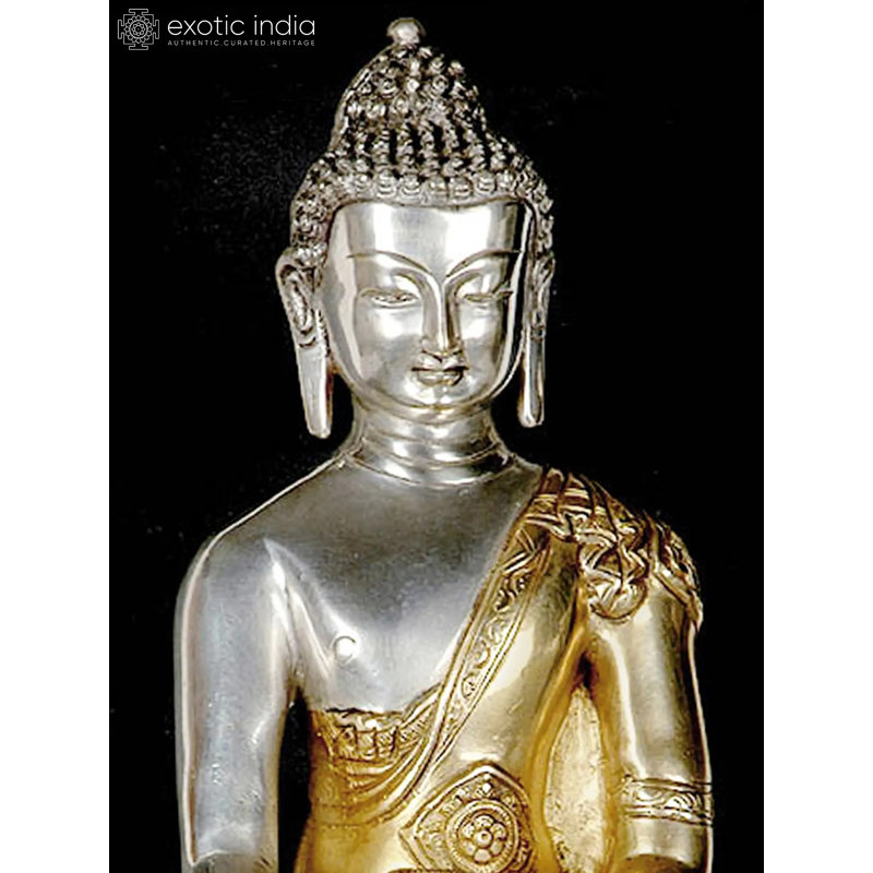 L'Union du Samsara et du Nirvana (Bouddha dans le Bhumisparsha Mudra avec Ashtamangala sculpté sur sa robe)