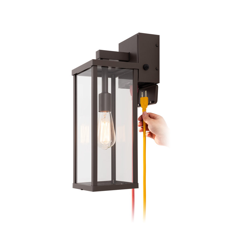 Applique murale d'extérieur classique avec prise GFCI intégrée 1 lumière, Bronze frotté à l'huile, 18" H x 5.91" W x 9.06" D