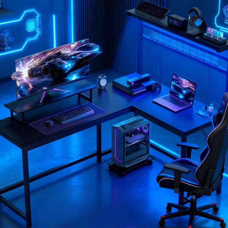 Bureau de jeu en L avec support pour écran et prises de courant, éclairage DEL 7 couleurs 17 modes, ports intégrés, pieds de lumières réglables en acier, espace de travail convertible de couleur design, pieds