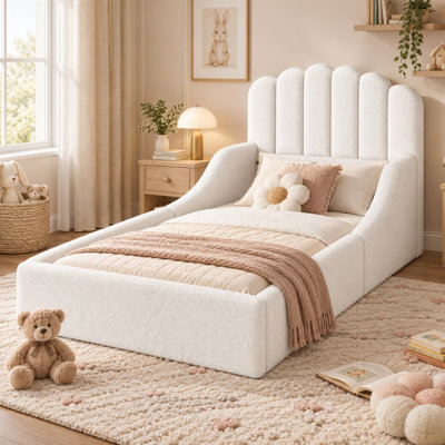 Lit de sol rembourré AVELOR Teddy avec tête de lit festonnée, lit plateforme rembourré bas pour enfant avec sommier à lattes