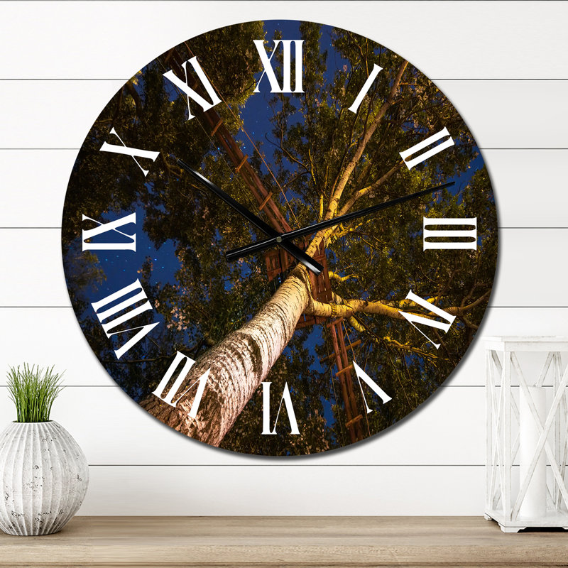 Vue en contre-plongée des arbres avec une allée - Horloge murale traditionnelle, Petit
