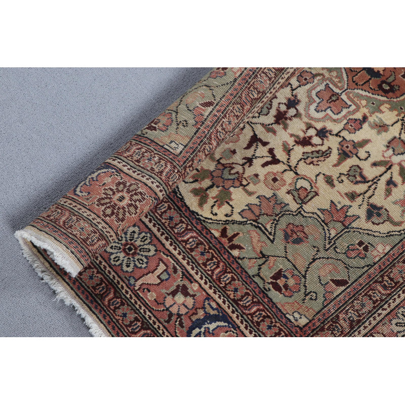 Charmant tapis en laine noué à la main de couleur beige, idéal pour le vestibule ou la décoration de salle de bain moderne