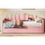 Lit de jour simple rose rembourré en velours doux, avec couchette escamotable, et charge de type C, et poches latérales pour les livres