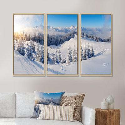 «Snowy Winter Landscape with Pines II», reproduction de cadre flottant sur toile 3 pièces