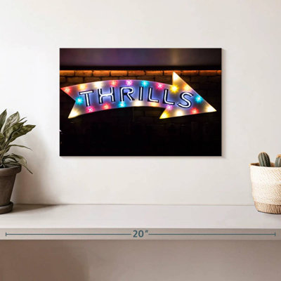 Senne Thrills Arrow Sign