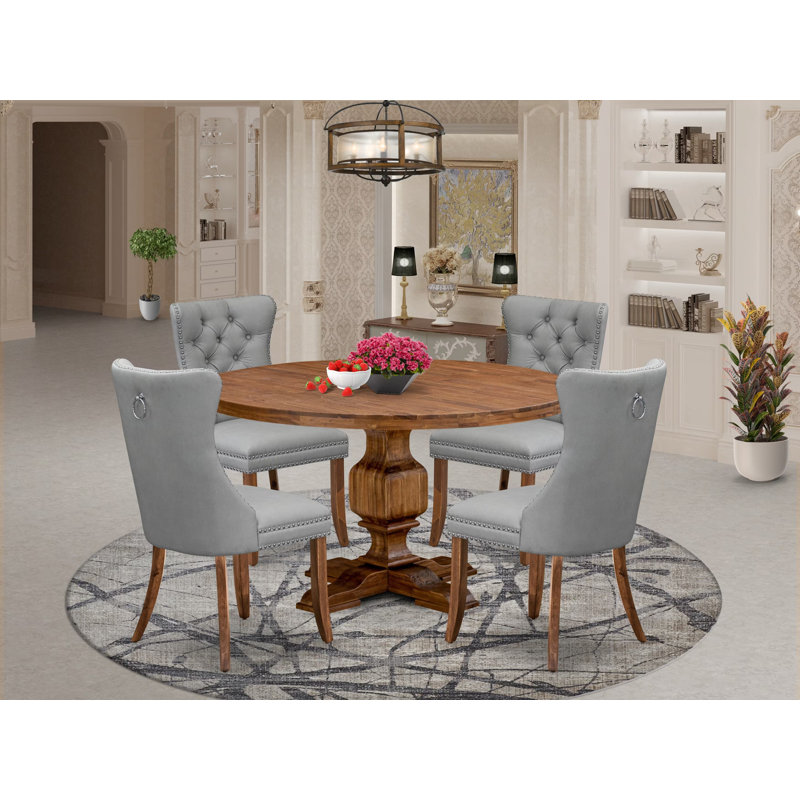 L'ensemble de salle à manger 5 pièces comprend une table ronde et 4 chaises rembourrées en similicuir gris clair avec dossier capitonné, noyer antique