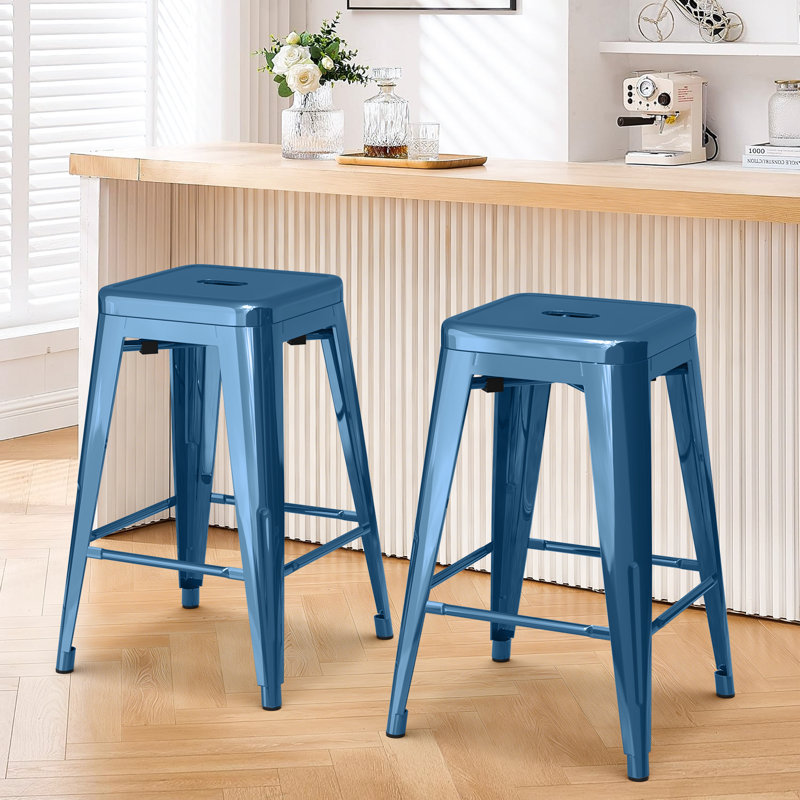 Ensemble de 2 tabourets de bar empilables en métal, tabourets de bar à hauteur de comptoir, tabourets de patio industriels de 24 pouces et tabourets sans dossier