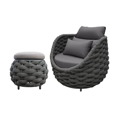 Chaise longue d'extérieur en osier avec repose-pieds