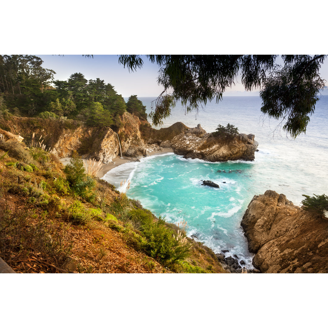 McWay Falls, Julia Pfeiffer State Park, Big Sur, Kalifornien, USA von Pgiam - Druck ohne Rahmen auf Leinwand