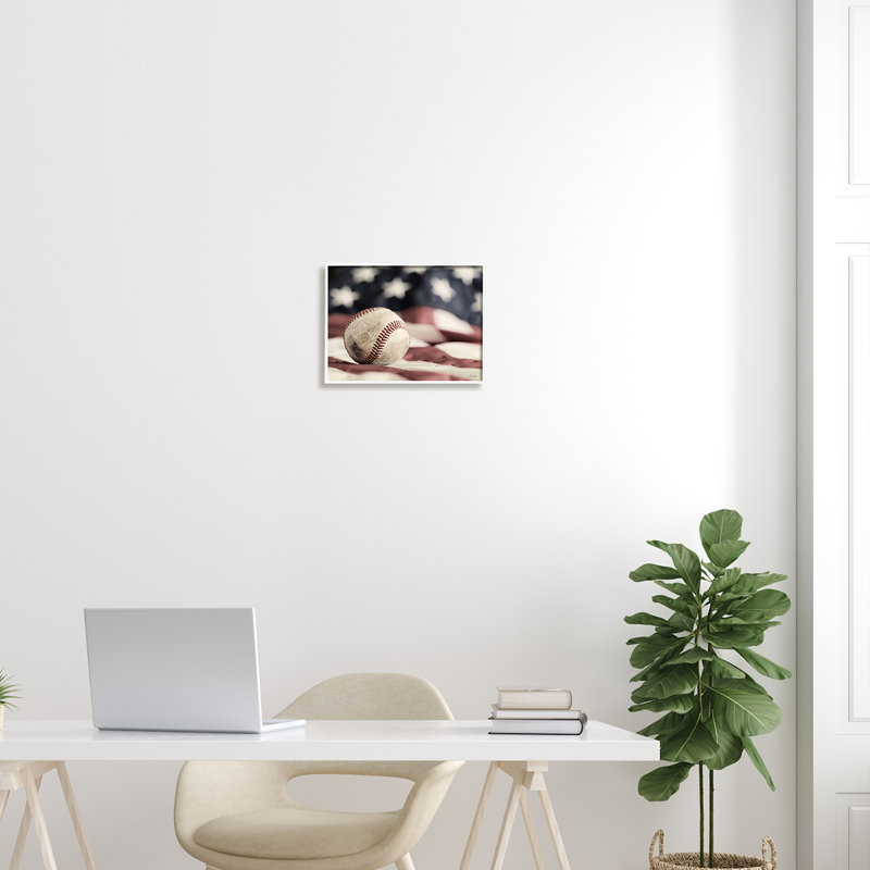Baseball et drapeau américain, art giclée par Lori Deiter, H 11 po x l 14 po x P 1,5 po, Giclée encadrée blanc bord de mer