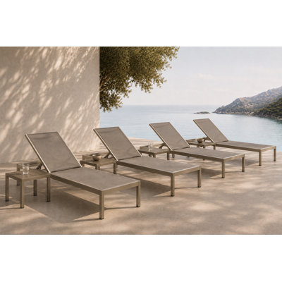 Ensemble de chaises longues inclinables d'extérieur de 76 po 8 pièces Aynura - 4 chaises longues en aluminium avec piscine, 4 tables d'appoint assorties, filet à séchage rapide et roues dissimulées - gris brossé