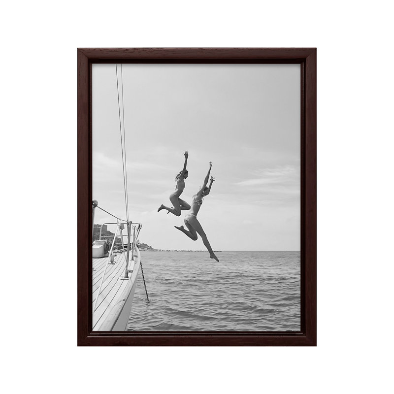 Sauter d'un bateau, Canvas, 08"H x 10"W, Brown Framed