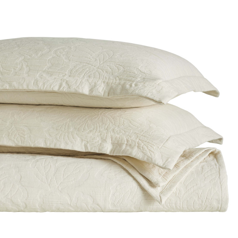 Hibiscus 100% Cotton Dual-Tone Matelassé Floral Bedspread Set , Ivory, Full + 2 Shams