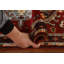 Tapis rouge à motif géométrique 3x8