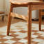Ensemble de table en bois massif stable et élégant-107725676