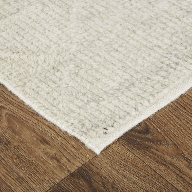 Alford Hand Knotted Wool Area Rug in Ivory, Rectangle 5'6" x 8'6"