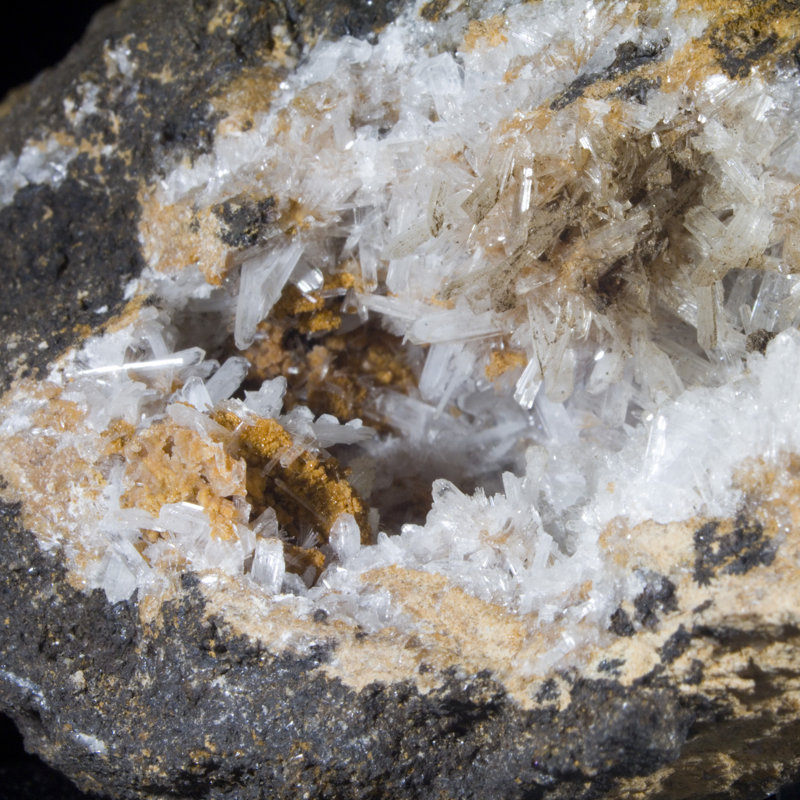 Hémimorphite avec limonite in situ.