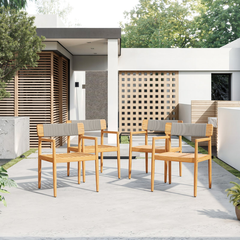 4 chaises de patio en bois d'apparence grise pour l'extérieur