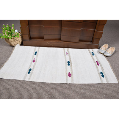 Tapis de porte turc tissé à la main en crème avec des accents bleus pour un décor de hall d'entrée sophistiqué