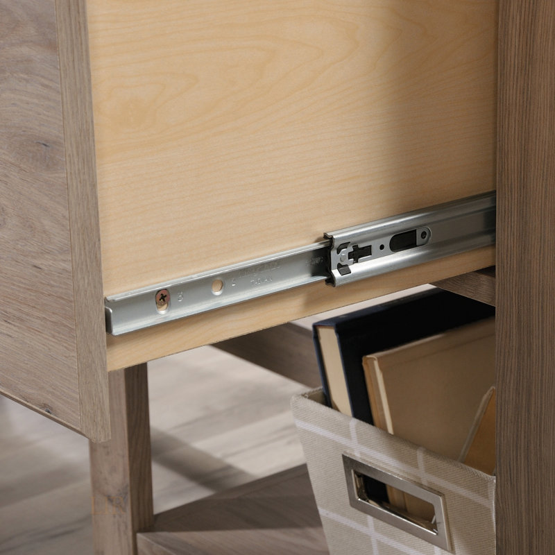 Bureau spacieux en forme de L avec une grande surface et du rangement, parfait pour une installation de bureau à domicile efficace et des intérieurs modernes.