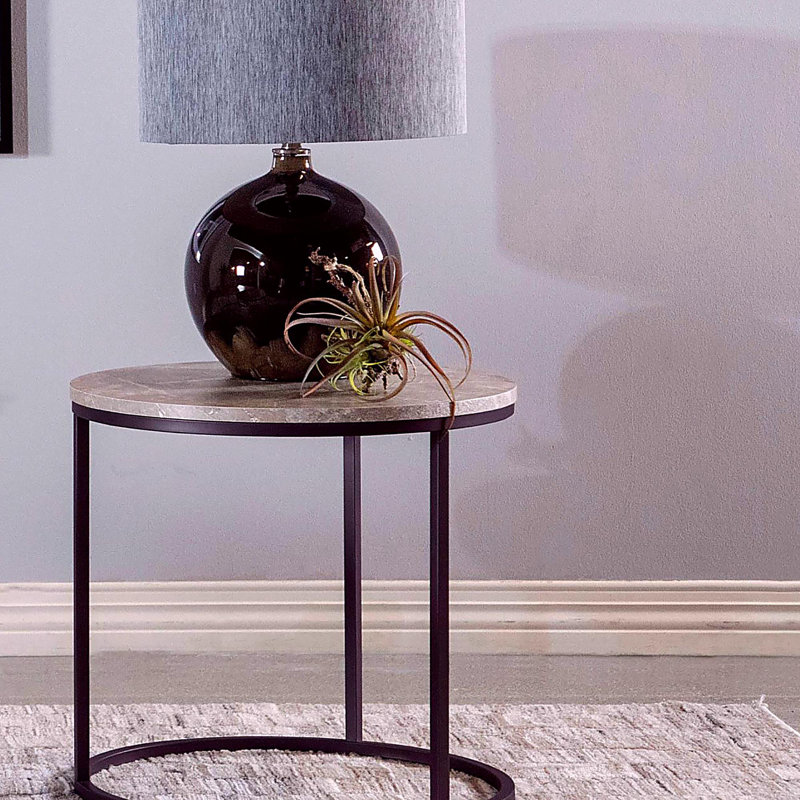 Table basse grise et gris métallique