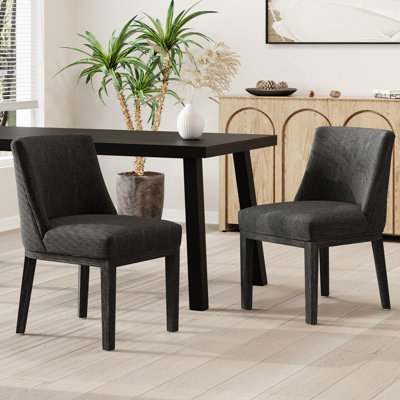 De 2 chaises de salle à manger gris anthracite, base en bois massif pour plus de durabilité, style rustique moderne, siège texturé confortable, chaque chaise possède une structure de 16,81 lb et une capacité de charge de 300 lb rembourrée par fusion, installation simple