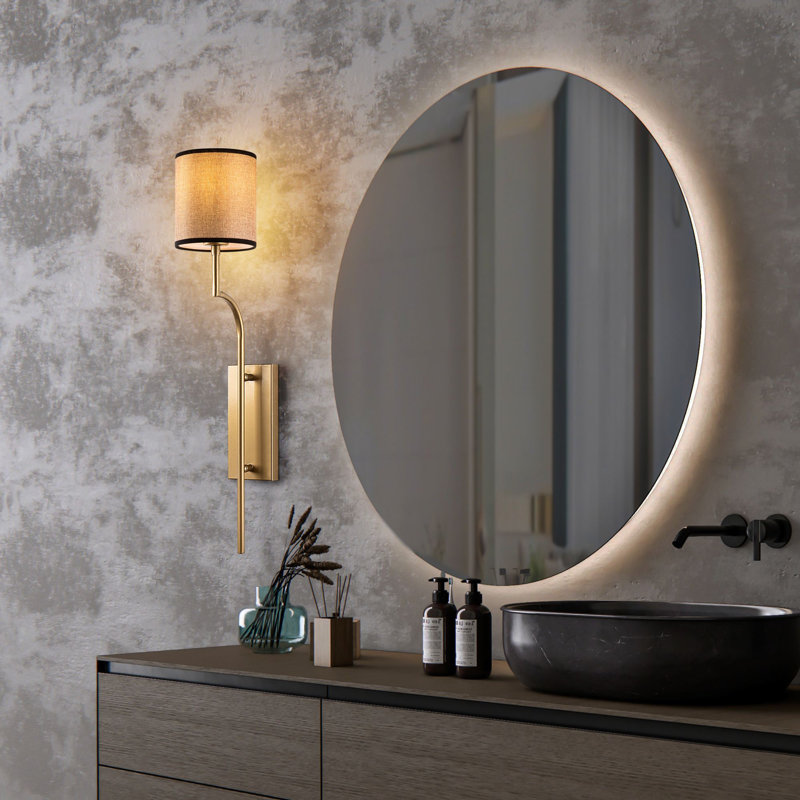 Lampe murale élégante avec corps en métal et capuchon en tissu, 5,5 x 8,7 x 28,3 pouces | Finition dorée et brun clair | Type de douille: E27 maximum 40 W | Parfait pour le salon et la chambre à coucher | Solution d'éclairage élégante et fonctionnelle