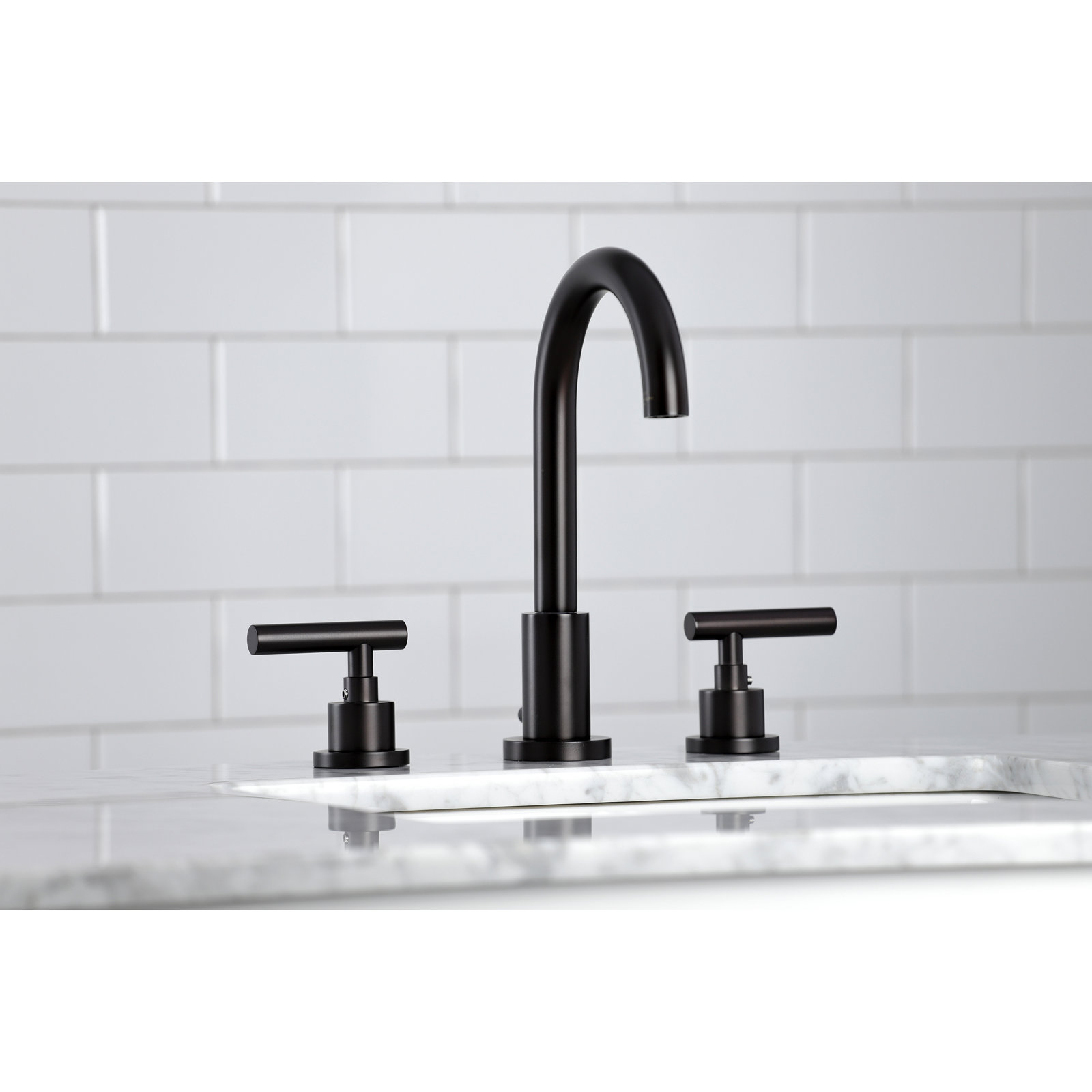 Manhattan Widespread Faucet with Drain, Oil Rubbed Bronze