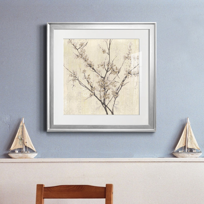 «Neutral Blossoms On Cream», reproduction encadrée de qualité supérieure - prête à être accrochée, Cadre argenté
