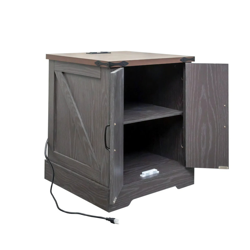 Table de bout Farmhouse avec station de charge, table d'appoint en bois rustique avec portes de grange et tablette réglable, table de chevet polyvalente gris noyer pour le salon et la chambre à coucher