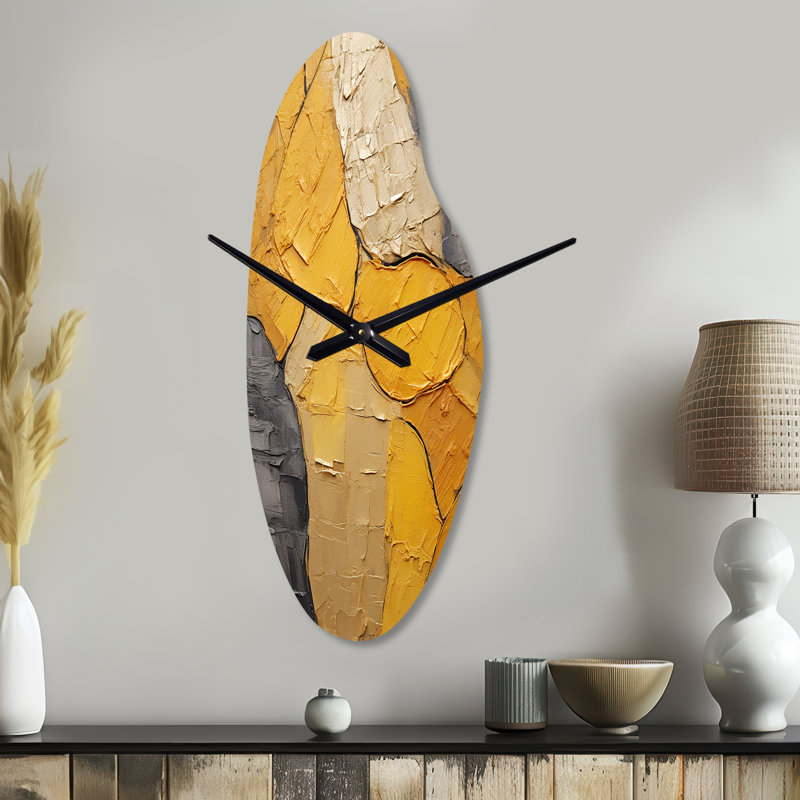 Horloge murale incurvée en métal Sakar, Médium