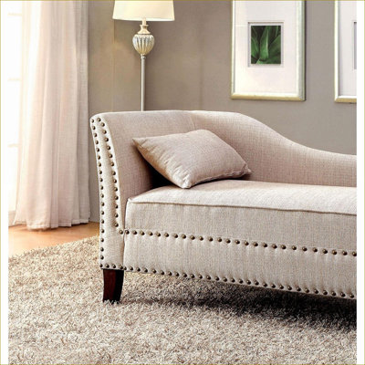 Chaise d'appoint en lin beige avec garniture cloutée et coussin pour salon, pour adultes