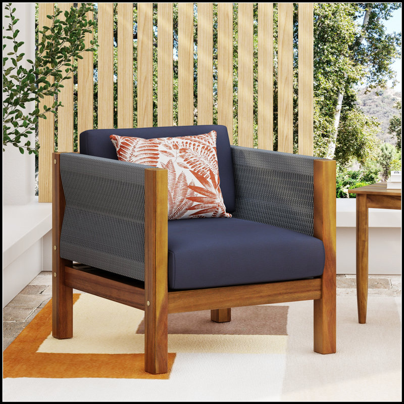 Fauteuil club d'extérieur LAUREL avec rotin fabriqué à la main et bois d'acacia durable pour une assise élégante et confortable