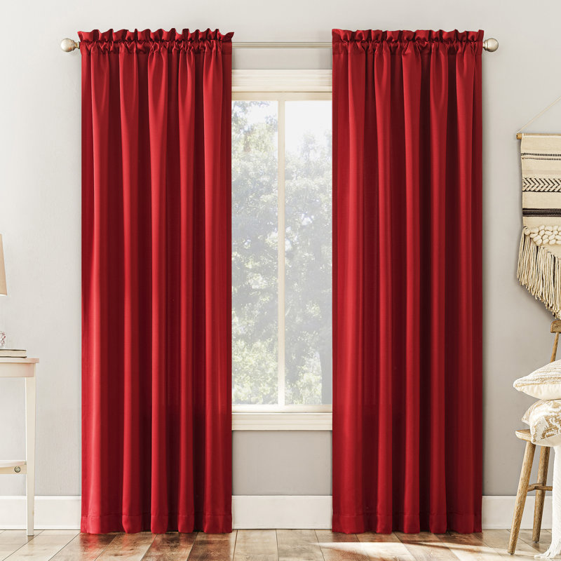 Panneau de rideau obscurcissant en polyester Millen, l 54 po x L 95 po, Rouge Fêtes