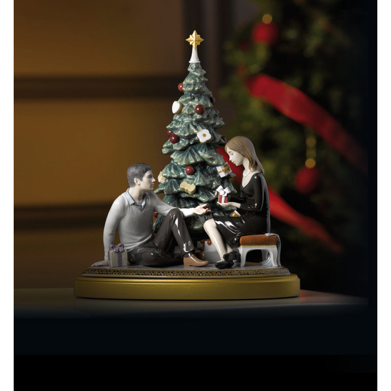 A Romantic Christmas Tabletop Tree