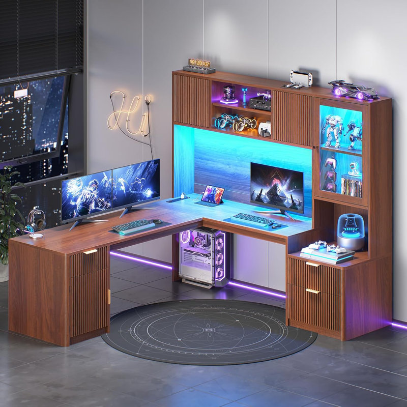 Bureau d'ordinateur en coin 67 po x 65 po en L avec huche, Brown