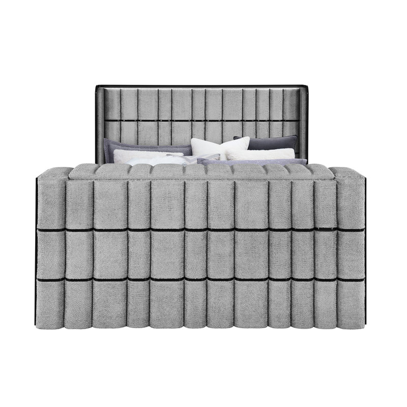 Grand lit contemporain gris avec télé de 50 po, lumières DEL, haut-parleurs et foyer, lit tapissier, bois massif et cadre de remplissage, style, fabrication